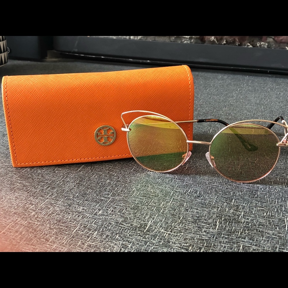 Tory Burch Case w/ Sam Edelman Sunglasses - Picture 3 of 4